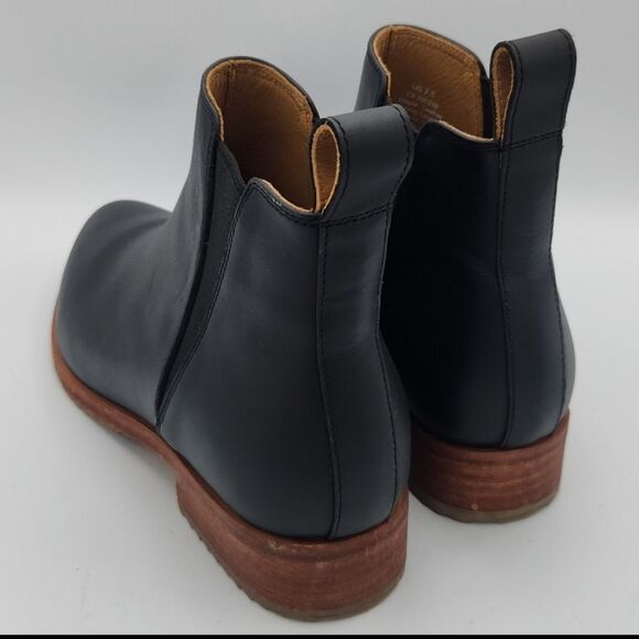 Nisolo Eva Everyday Chelsea Black Leather Ankle Boots - Picture 4 of 10